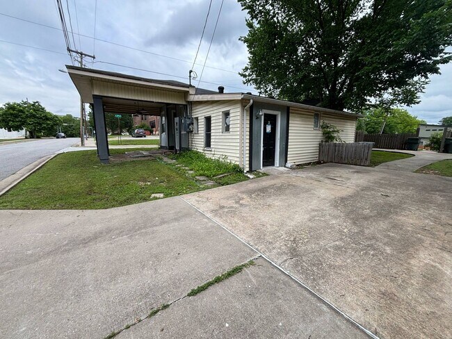 Building Photo - 700 S College Dr