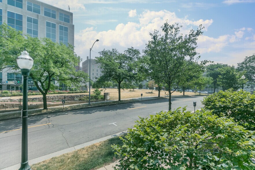 Building Photo - 309 W Washington Ave