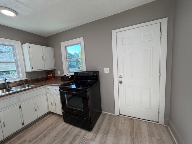 Building Photo - Renovated 2/1 House in North Rome- $1,095