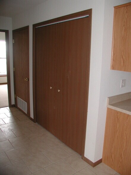 Washer/ Dryer Hookups - 1023 Diamond Head Rd