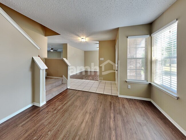 Building Photo - 1411 Plateau Dr