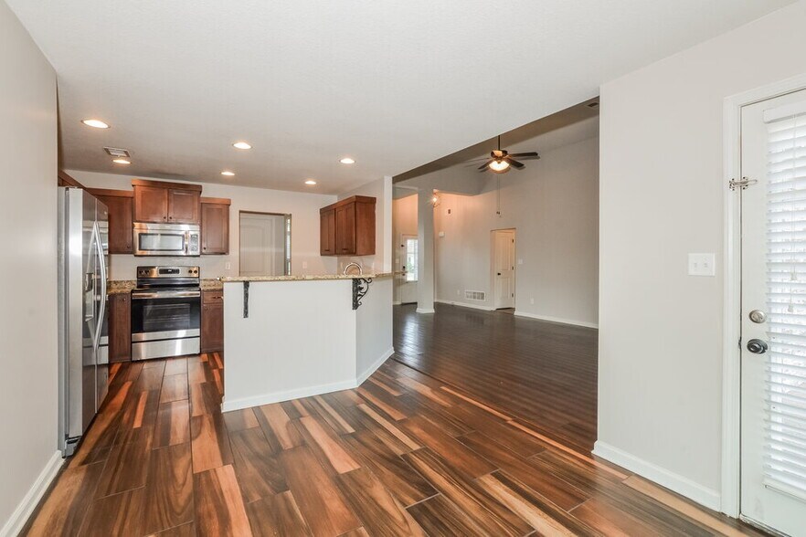 Building Photo - 2565 Woodcutter Dr