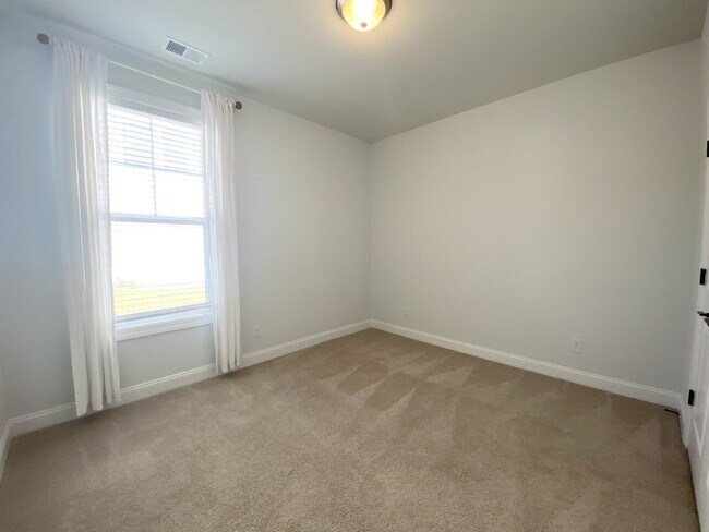 Building Photo - Spacious, Four Bedroom, Ranch Style Home!