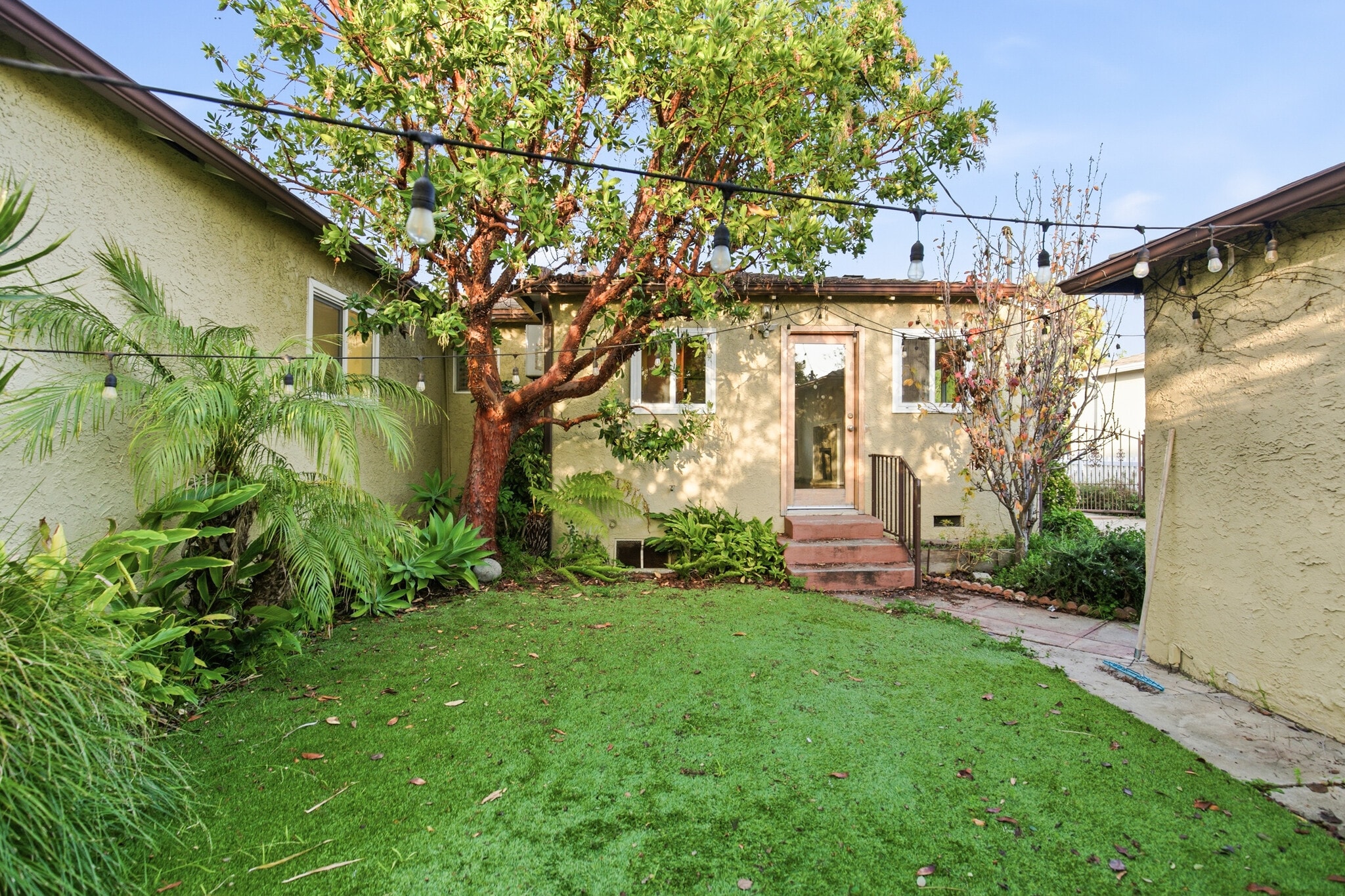 Building Photo - 3379 Stewart Ave