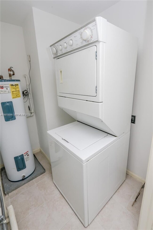 Building Photo - 10 Aragon Ave