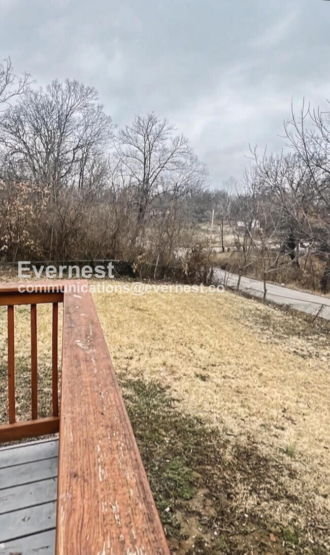 Building Photo - Spacious 3-Bedroom Home with Deck and Modern Appliances