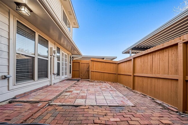Building Photo - 7904 Kendalia Dr
