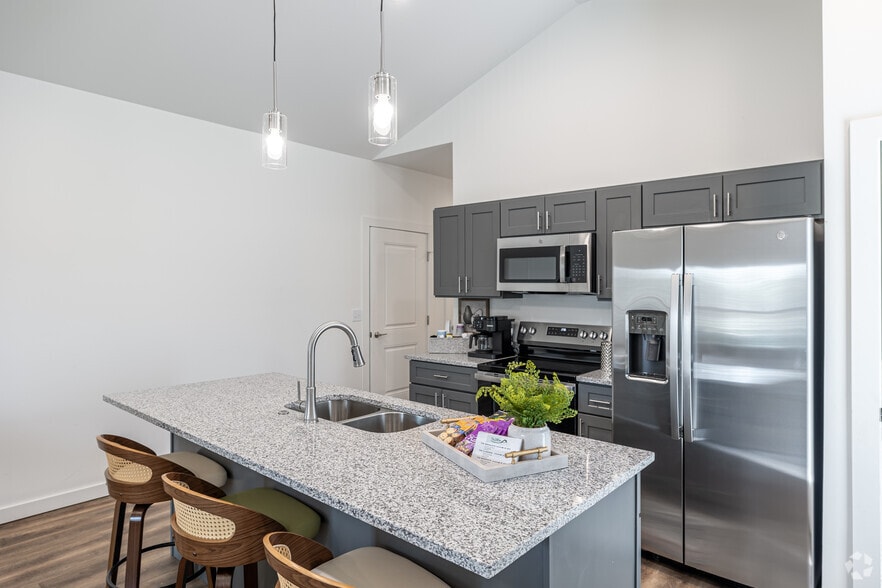 3BR, 2BA - 1,221SF - Kitchen - The Village at Geren Road