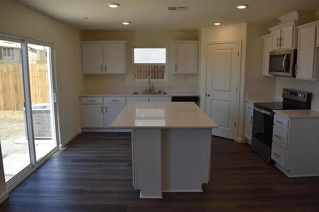 Building Photo - 736 Athena Dr