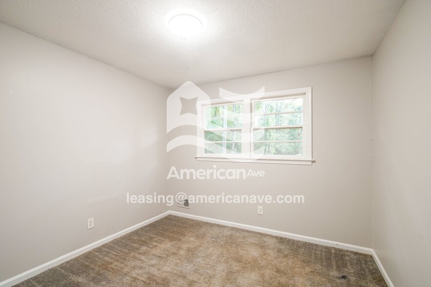 Building Photo - 912 Old Oak Dr