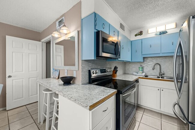 Building Photo - 8743 Thomas Dr