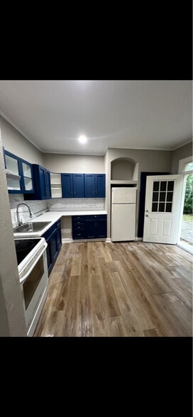 Building Photo - 352 East Dr
