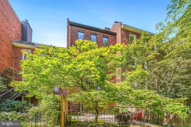 Building Photo - 3927 Georgetown Ct NW