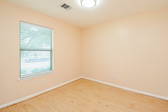 Building Photo - 2631 Skyview Trace Ct