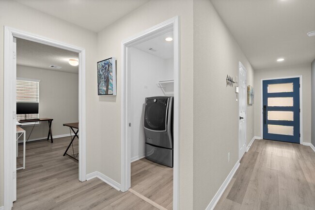 Building Photo - 10433 Russell Pines Dr