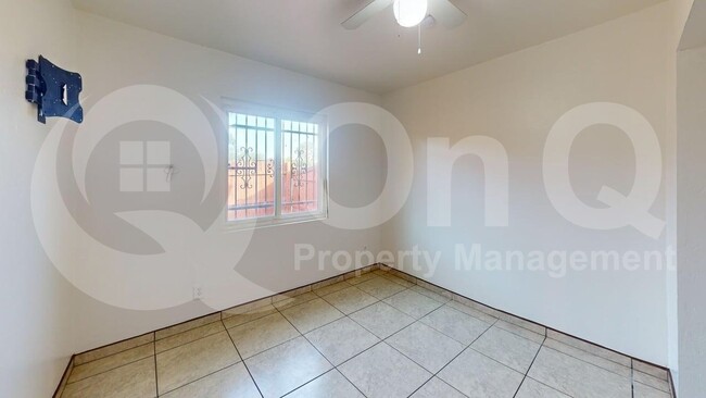 Building Photo - 1132 W Knox Pl