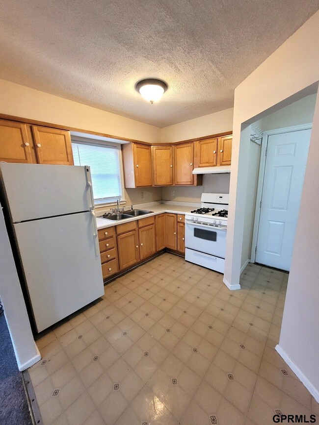 Building Photo - 2304 Van Buren St