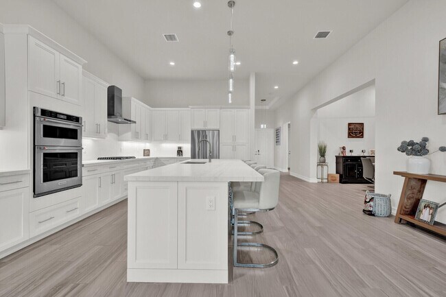 Building Photo - 138 Palma St