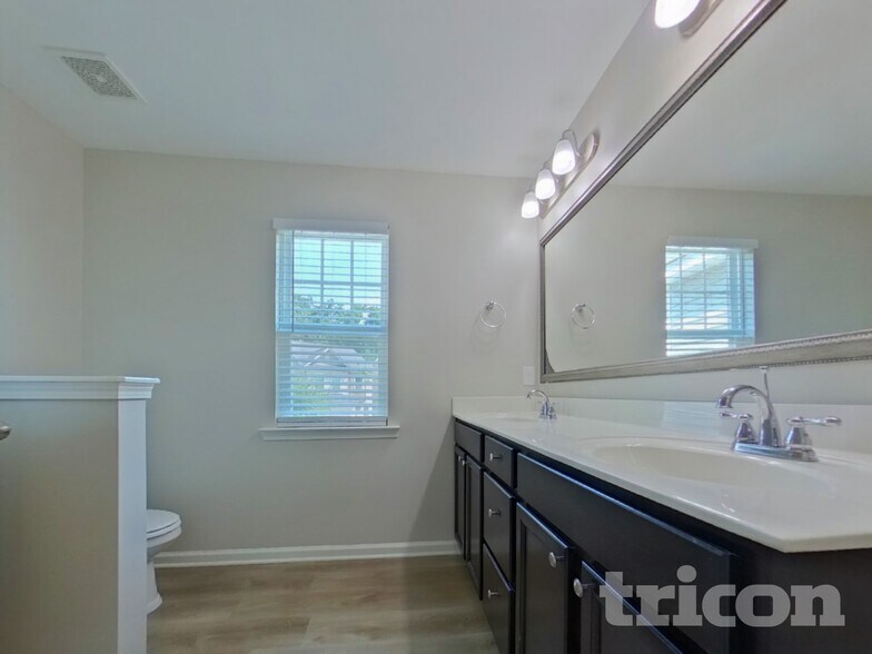 Building Photo - 409 Eastfair Dr