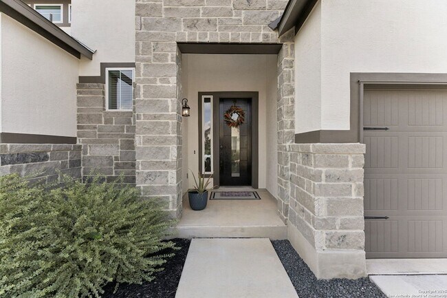 Building Photo - 462 Vamanos