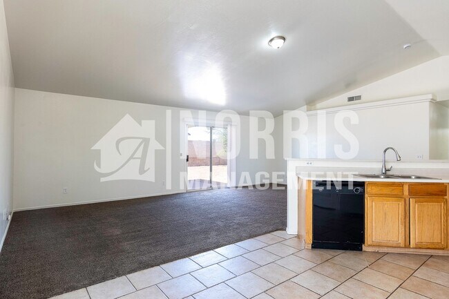 Building Photo - 10493 W Arivaca Dr