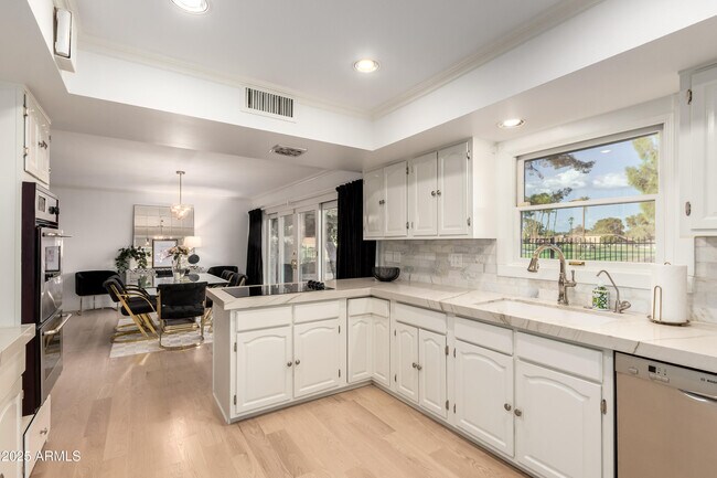 Building Photo - 14425 N Coral Gables Dr