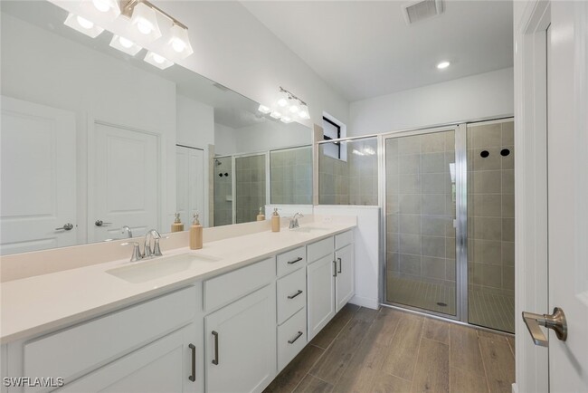 Building Photo - 13842 Hunter Oak Dr