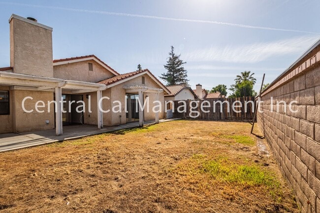 Building Photo - 3 Bedroom/2 Bath Home in the Southwest - $2295 Per Month!