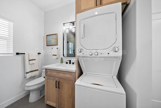 Building Photo - 4286 Samoset Ave