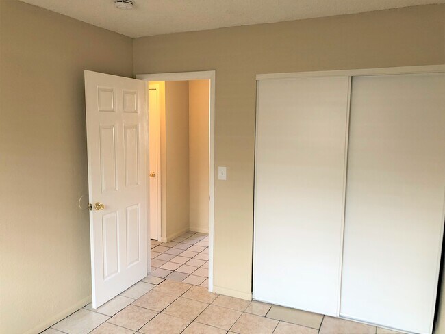 Building Photo - 2419 Daley St