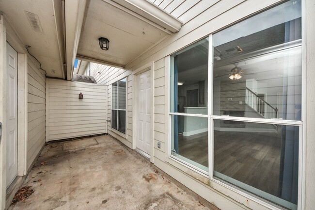 Building Photo - 1010 Gardenwalk Dr