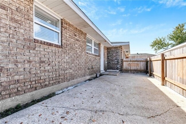 Building Photo - 2508 Chalona Dr