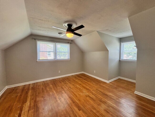 Building Photo - Eager to be in Northwoods? Check out Edgew...
