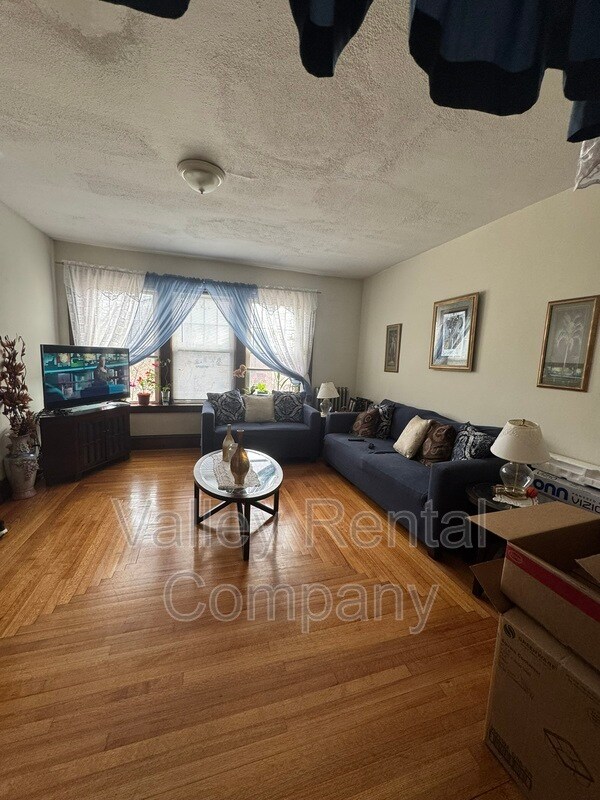 Building Photo - 329 Beech St