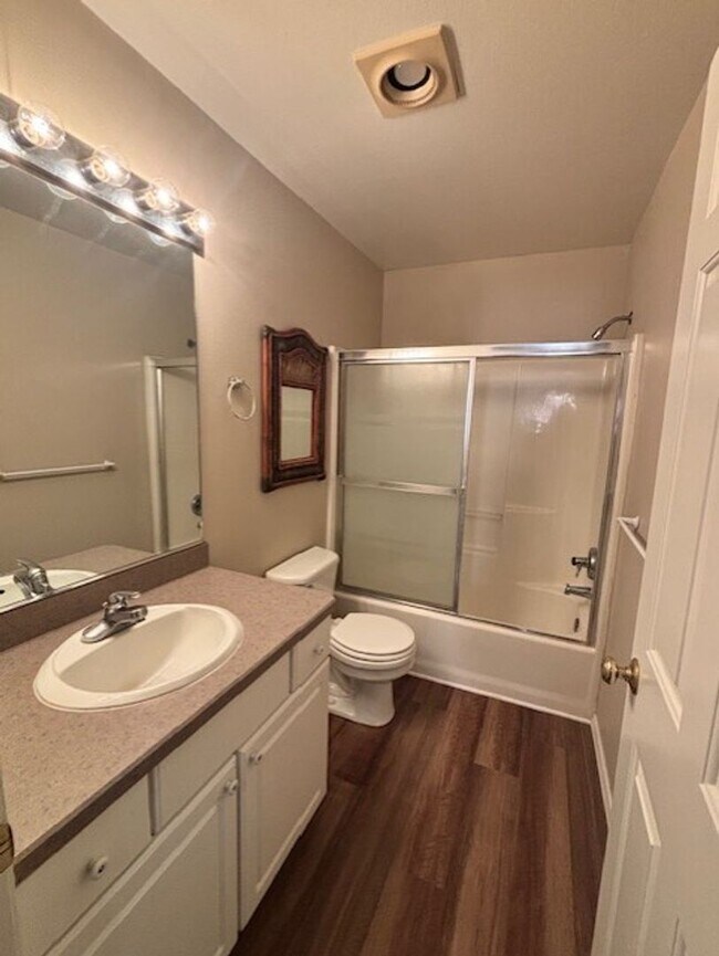 Building Photo - Lower Level SunriverCondominium Unit - Pow...