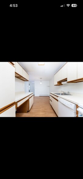 Building Photo - 1186 Middle Tpke W