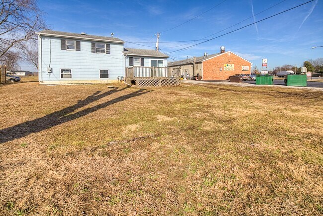 Building Photo - 203 Sycamore Rd