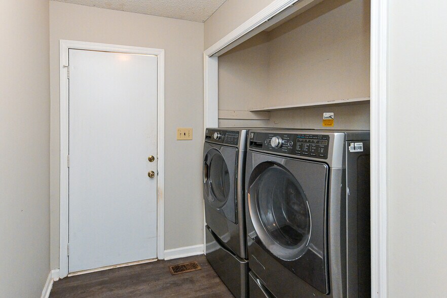 Building Photo - 157 Greenwood Dr