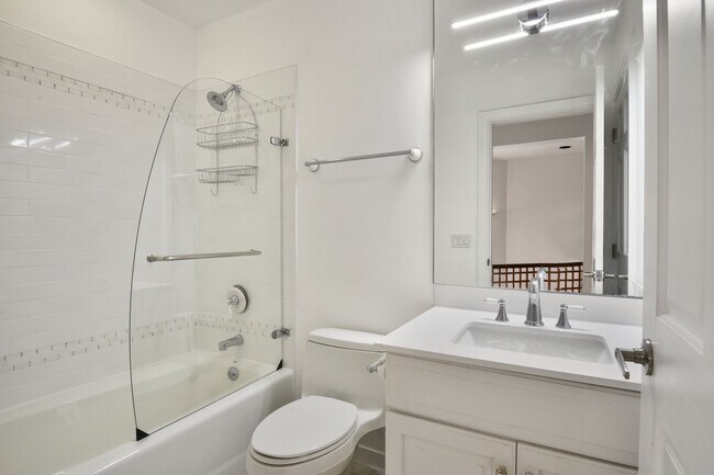 Building Photo - 430 Orienta Ave