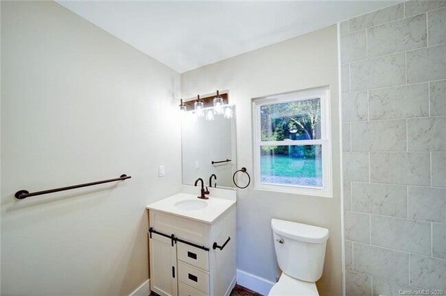 Building Photo - Remodeled 3 bedroom, 2 bath home