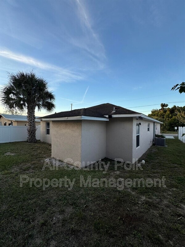 Building Photo - 1205 Ave F