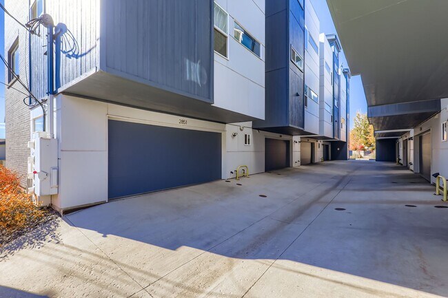 Building Photo - 2851 W 21st Ave