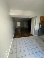 Building Photo - 1008 Manor Ln