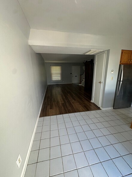 Primary Photo - 1008 Manor Ln