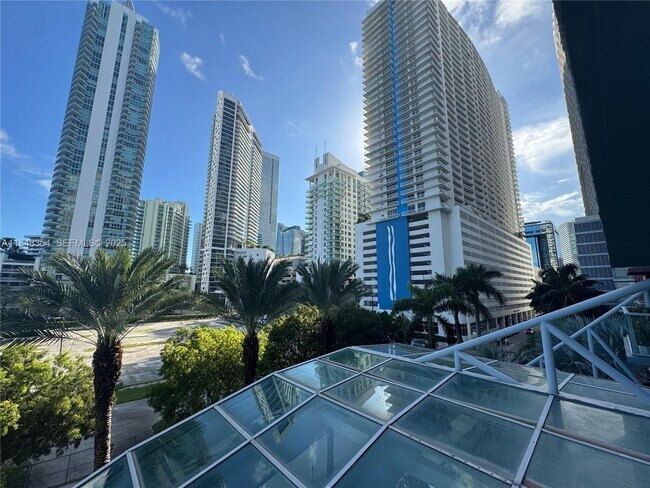 Building Photo - 1155 Brickell Bay Dr