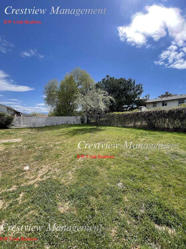 Building Photo - Spacious Home in Magna – Convenient Location! 1st month's rent free!