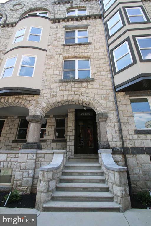 Building Photo - 400 S 45th St