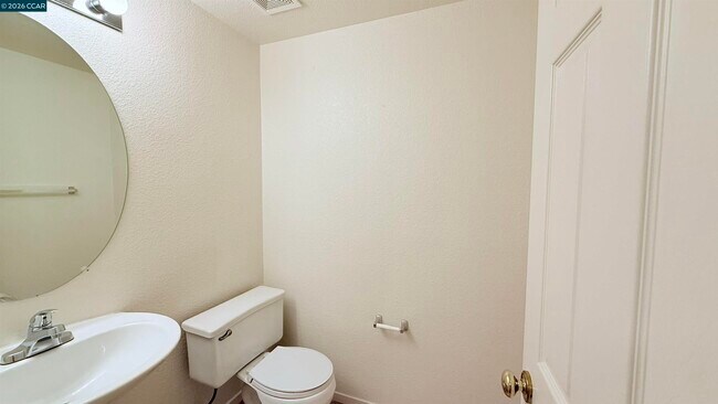 Building Photo - 1023 Vista Pointe Cir