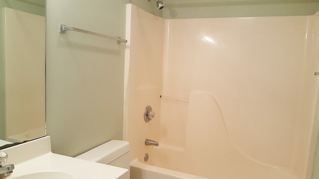 Building Photo - REDUCED! Fully Furnished 1 Bedroom Condo i...