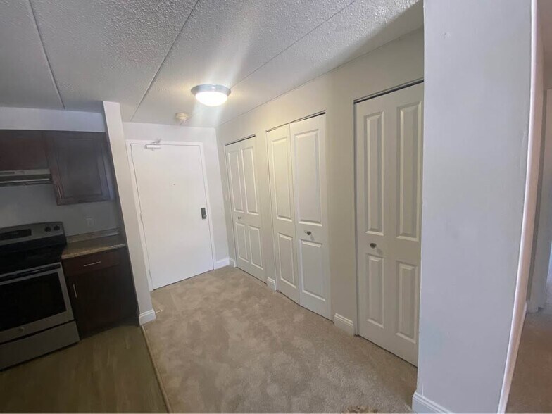 Building Photo - 961 Southern Artery